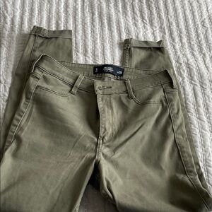 Hollister High-Rise Jean Leggings in Olive